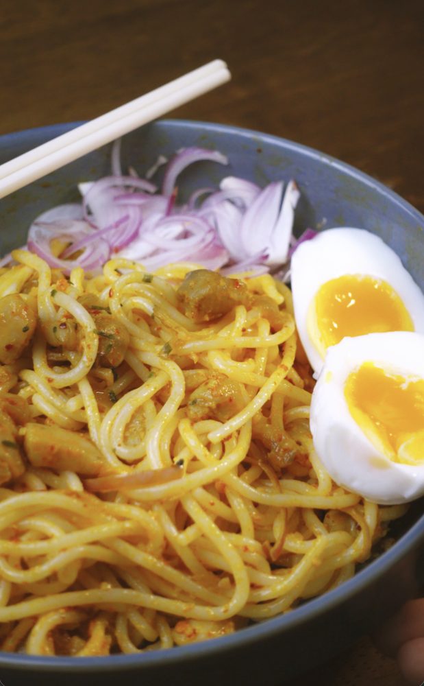 Thick rice noodle salad with boiled egg